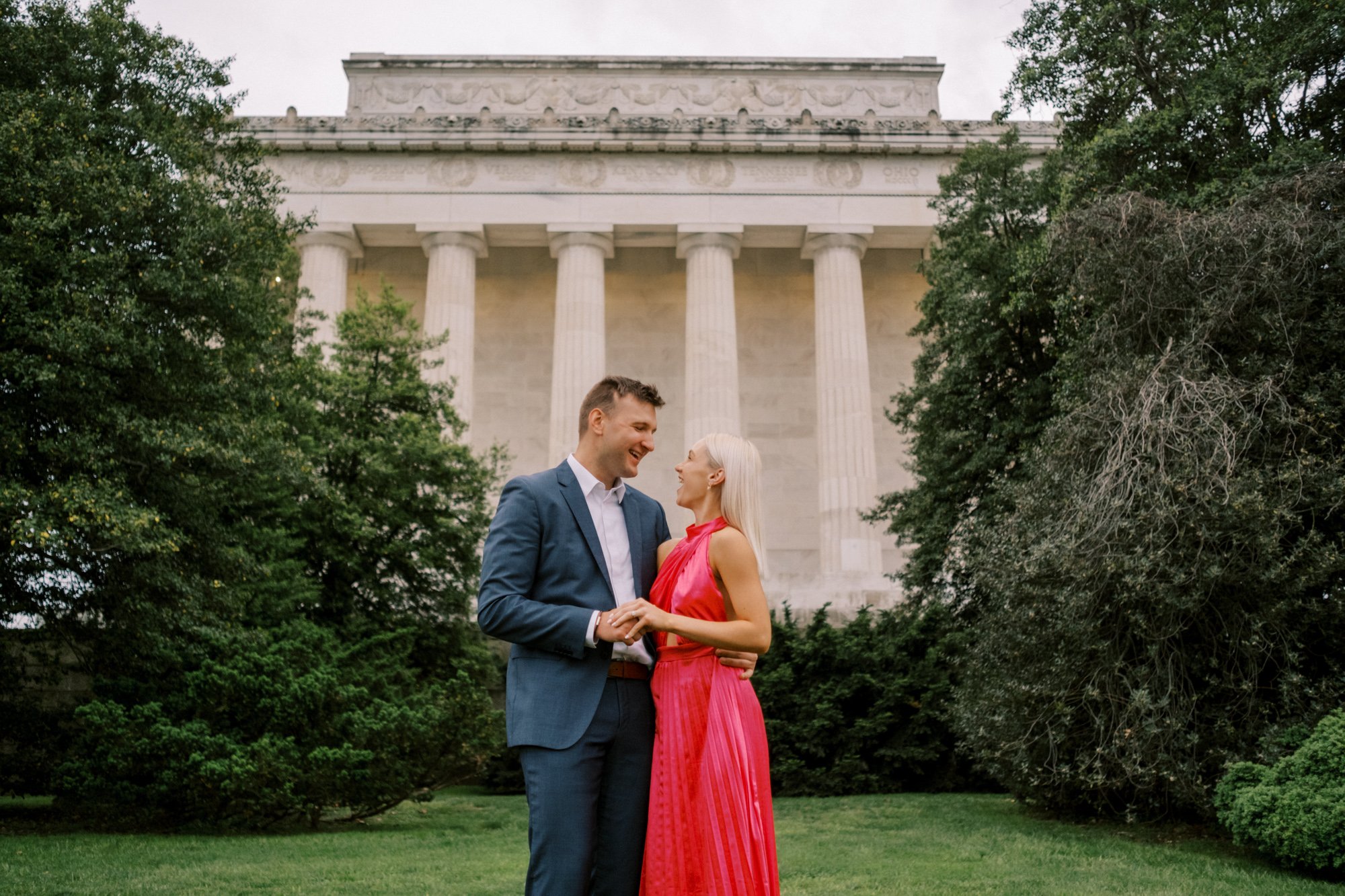 lincoln memorial engagement photos-1.jpg